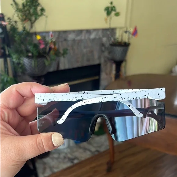 Colorful Reflective Sunglasses - Picture 3 of 4